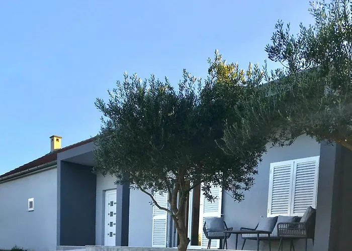 Dolce Biograd Na Moru With Private Swimming Pool Minutes From The Adriatic Sea Lišane Tinjske